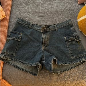 I wear a size 6 In jeans these can fit up to an 8 or 10. They fit low waisted.